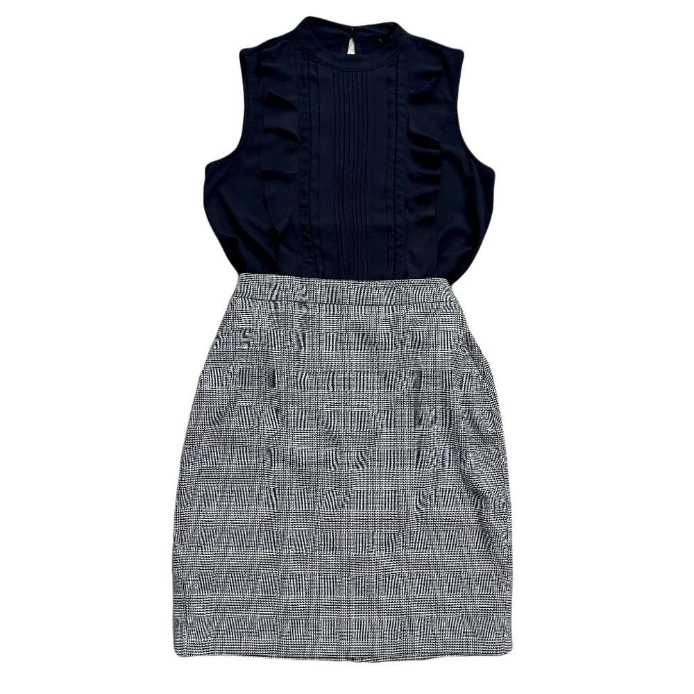 (29) White House black Market Pencil Skirt, Size 4P,  Plaid Print